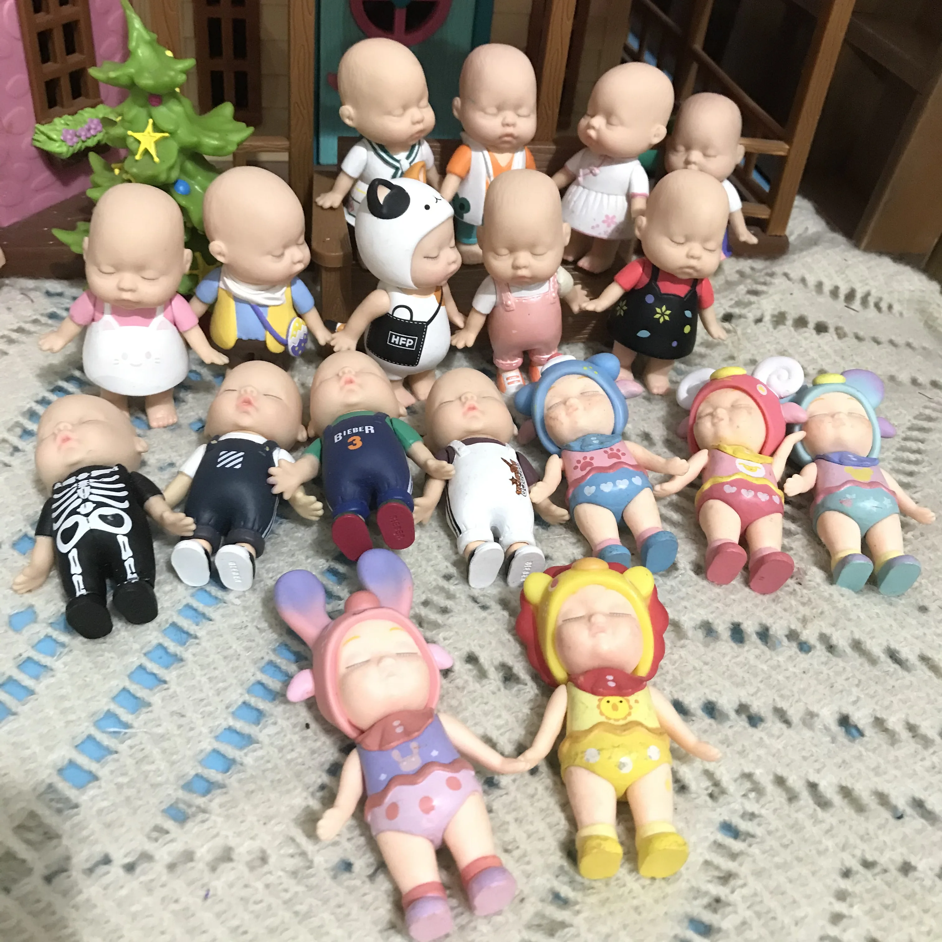 Cute Bieber doll blind box sleeping baby mini doll pose doll gift cute play house gift for children
Cute Bieber doll blind box sleeping baby mini doll pose doll gift cute play house gift for children