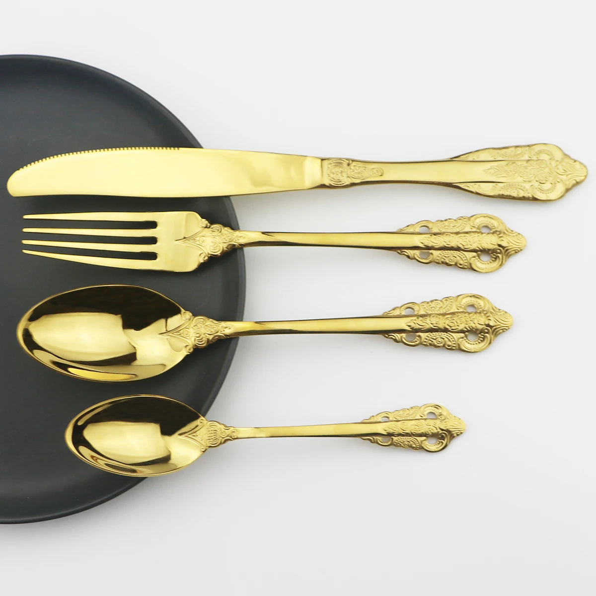 Vintage Western Gold Plated Cutlery 24pcs/set Dining Knives Forks Teaspoons Set Luxury Stainless Steel Dinnerware Tableware Set
Vintage Western Gold Plated Cutlery 24pcs/set Dining Knives Forks Teaspoons Set Luxury Stainless Steel Dinnerware Tableware Set