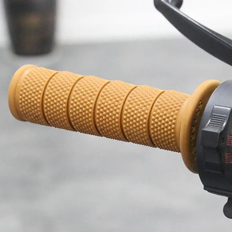 Retro Motorcycle Modification Durable Rubber Handlebar Grips Suitable for 22MM handlebar Universal 4 Color Can Choose
Retro Motorcycle Modification Durable Rubber Handlebar Grips Suitable for 22MM handlebar Universal 4 Color Can Choose