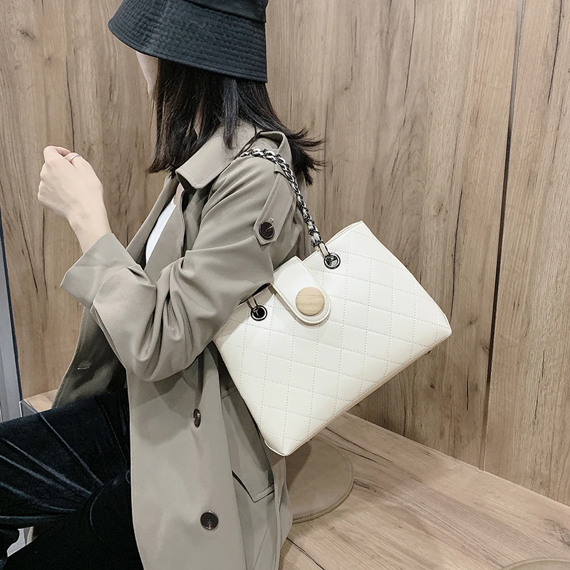luxury bag Fashion large capacity leather rhomboid shoulder bag for women 2021 purses and handbags crossbody bags for women
luxury bag Fashion large capacity leather rhomboid shoulder bag for women 2021 purses and handbags crossbody bags for women