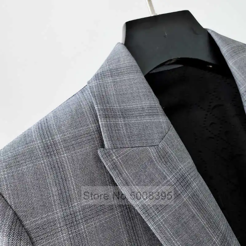 2021SS Woman Grey Checked Wool Blend Blazer Long Sleeves with Strass Rhinestone Stamping Single Button Flap Pockets 
2021SS Woman Grey Checked Wool Blend Blazer Long Sleeves with Strass Rhinestone Stamping Single Button Flap Pockets