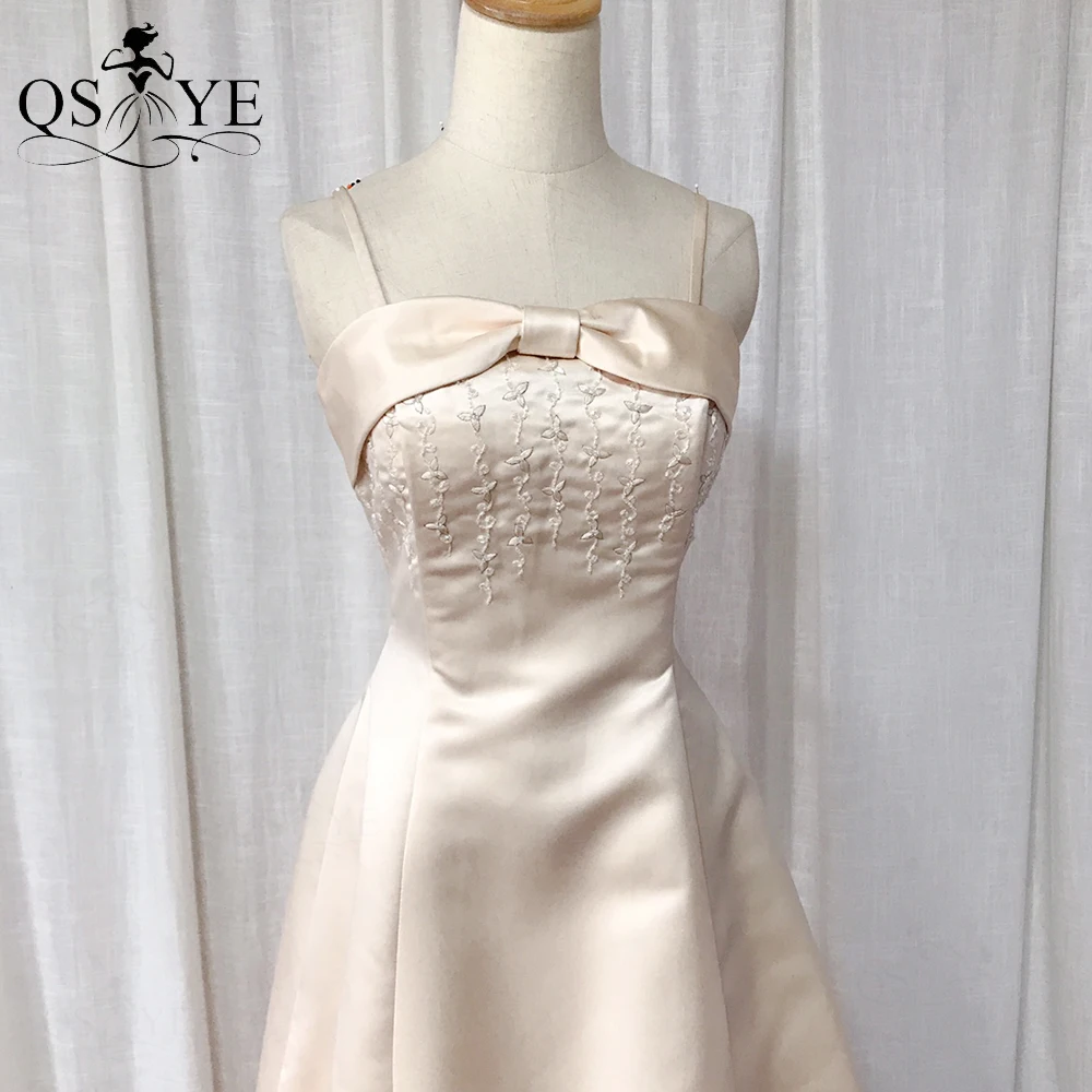 Royal Vintage Champagne Wedding Dress A Line Satin Long Bride Dress Shoulder Straps Bow Knot Embroidery Lace Bridal Wedding Gown
Royal Vintage Champagne Wedding Dress A Line Satin Long Bride Dress Shoulder Straps Bow Knot Embroidery Lace Bridal Wedding Gown
