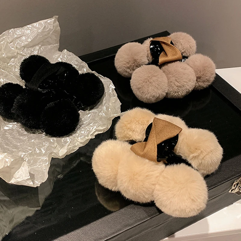 Exquisite Plush Hair Clip For Ladies Korean Version Warm Furry Catch Clip Hair Accessories Simple Cute Faux Fur Hairpins
Exquisite Plush Hair Clip For Ladies Korean Version Warm Furry Catch Clip Hair Accessories Simple Cute Faux Fur Hairpins