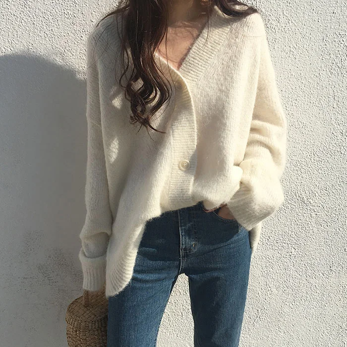 Chic Soft Sweater Women Single-breasted Female V-neck Loose Cardigans Autumn Winter Warm Knitting Tops vs319
Chic Soft Sweater Women Single-breasted Female V-neck Loose Cardigans Autumn Winter Warm Knitting Tops vs319