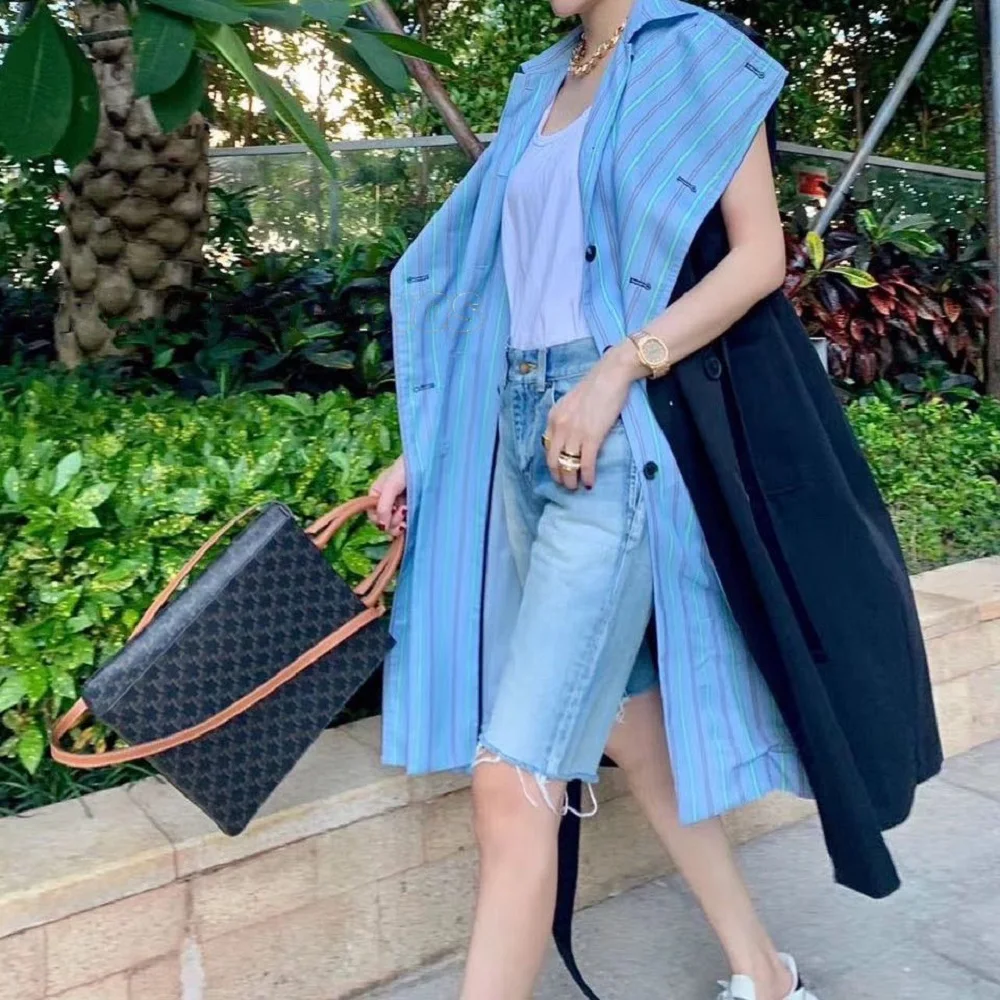 Big brand loose denim stitching stripes single breasted ladies vest trench coat jacket 2021New women's winter trench coat jacket
Big brand loose denim stitching stripes single breasted ladies vest trench coat jacket 2021New women's winter trench coat jacket