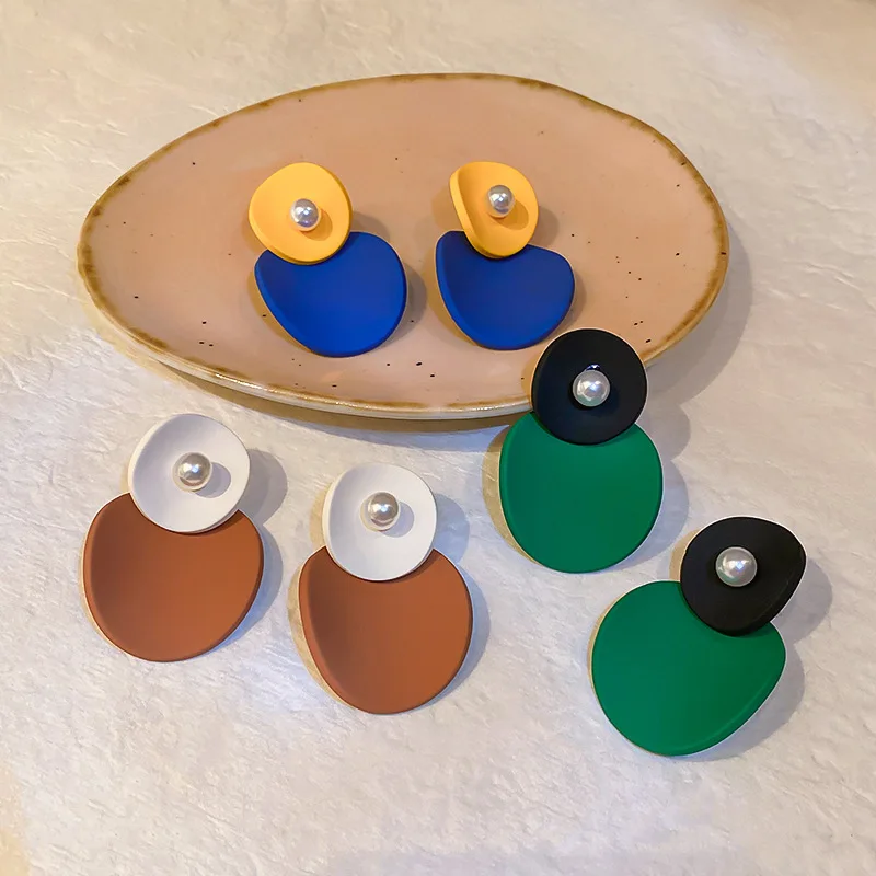 Fashion 3 Designs Irregular Arcylic Circle Pendant Earrings for Women Girls Colorful Imitation Pearl Earrings Accessories
Fashion 3 Designs Irregular Arcylic Circle Pendant Earrings for Women Girls Colorful Imitation Pearl Earrings Accessories