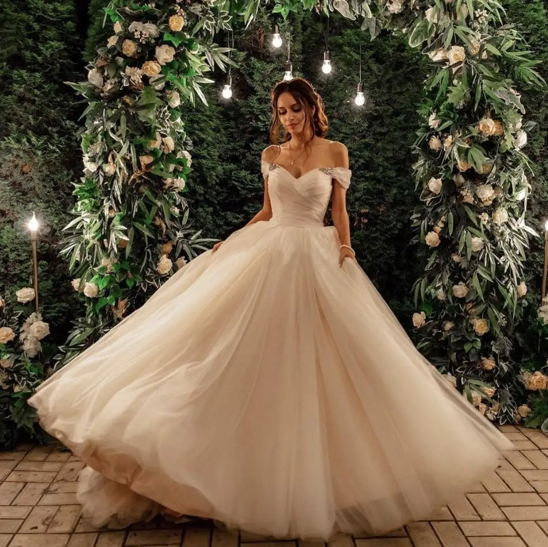 Princess Ball Gown Wedding Dresses Beading Ruffle Vintage Bridal Gowns Off The Shoulder Court Train Lady Garden Marriage Dress
Princess Ball Gown Wedding Dresses Beading Ruffle Vintage Bridal Gowns Off The Shoulder Court Train Lady Garden Marriage Dress
