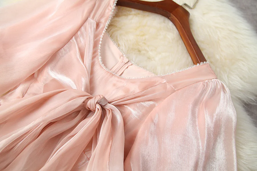 Europe and the United States women's clothing New Summer 2021 V-neck bow with short sleeves Fashion pink pleated dress
Europe and the United States women's clothing New Summer 2021 V-neck bow with short sleeves Fashion pink pleated dress