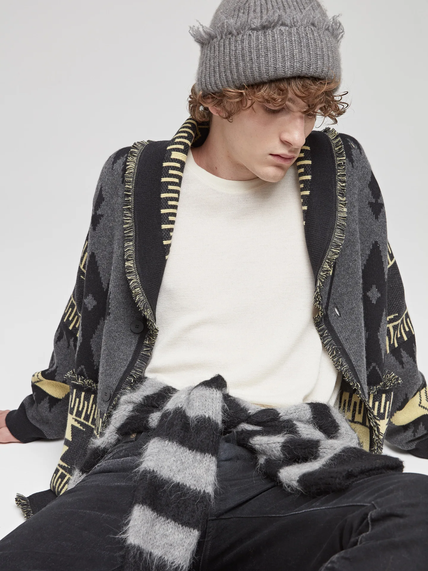 Fashion 2021SS Spring Men's High Quality Jacquard Tassel Cardigans Female Luxury Sweater Unisex Knitted Coat
Fashion 2021SS Spring Men's High Quality Jacquard Tassel Cardigans Female Luxury Sweater Unisex Knitted Coat
