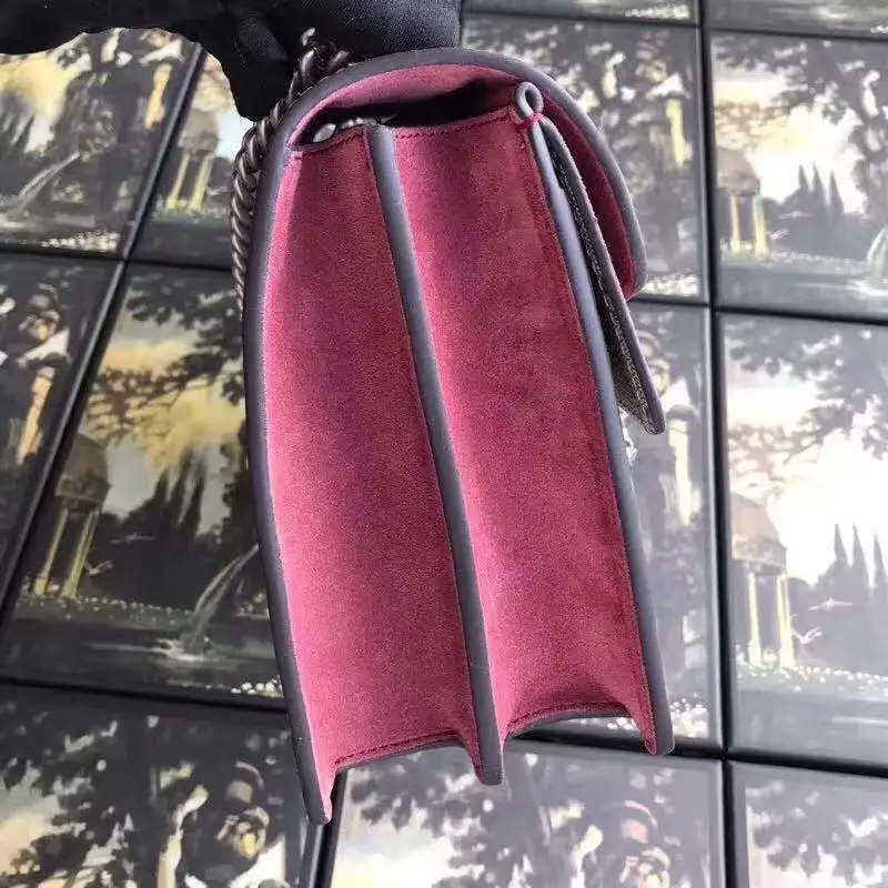 2021 new high-end customized brand luxury women's shoulder bags PVC printed messenger bag leisure fashion chain 
2021 new high-end customized brand luxury women's shoulder bags PVC printed messenger bag leisure fashion chain