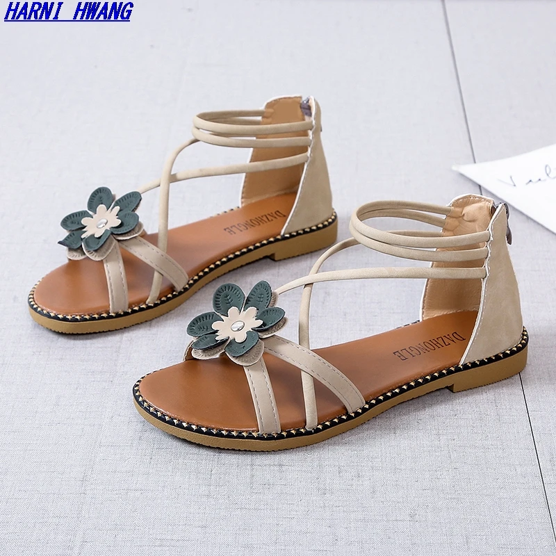 Avant-garde Fashion Women's Flat Shoes Light Luxury Outdoor Casual Wear-resistant Sandals Rubber Sole Material Size 35-40
Avant-garde Fashion Women's Flat Shoes Light Luxury Outdoor Casual Wear-resistant Sandals Rubber Sole Material Size 35-40