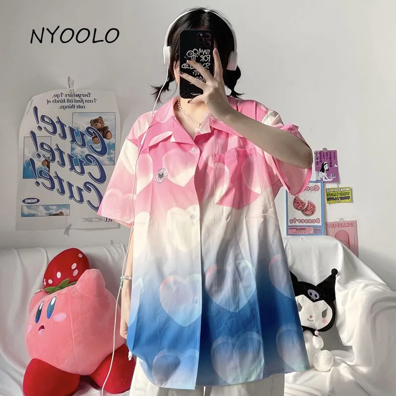 NYOOLO Sweet Love Heart Pattern Gradient Pocket Short Sleeve Oversized Shirt Women Kawaii Clothes Summer Cute Girls Soft Tops
NYOOLO Sweet Love Heart Pattern Gradient Pocket Short Sleeve Oversized Shirt Women Kawaii Clothes Summer Cute Girls Soft Tops