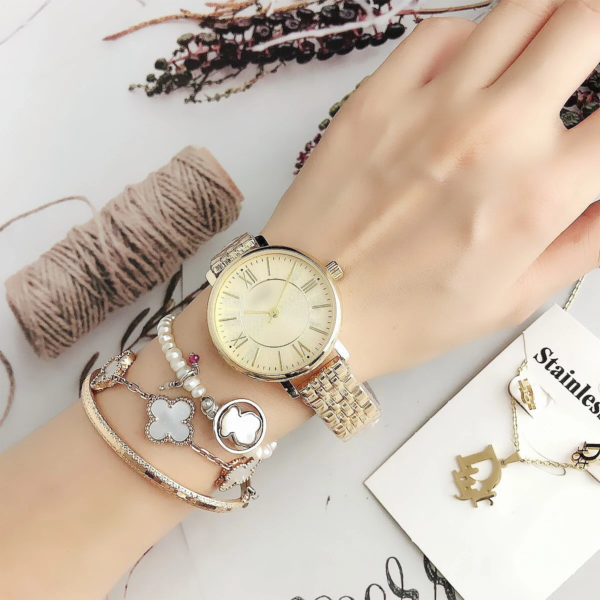 часы женские Brand Hot Sale Summer 2021 Valentine's Watch Fashion Alloy Lover Watches relogio Diamond Face Women's Quartz Watch
часы женские Brand Hot Sale Summer 2021 Valentine's Watch Fashion Alloy Lover Watches relogio Diamond Face Women's Quartz Watch