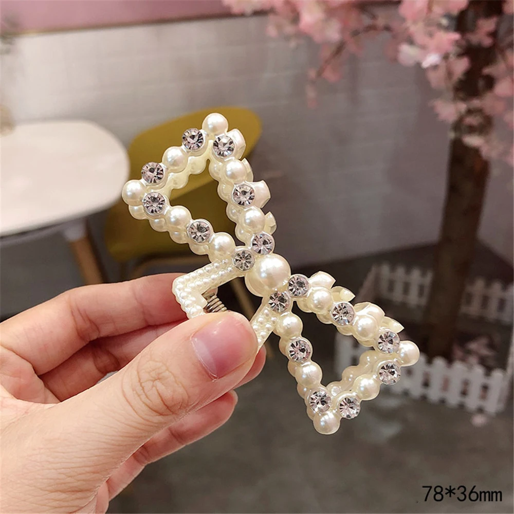 Ins Women Sparkly Rhinestone Hair Claws Girls Sweet Imitation pearl Headband Hair Clips Hairpins Fashion Hair Accessories New
Ins Women Sparkly Rhinestone Hair Claws Girls Sweet Imitation pearl Headband Hair Clips Hairpins Fashion Hair Accessories New