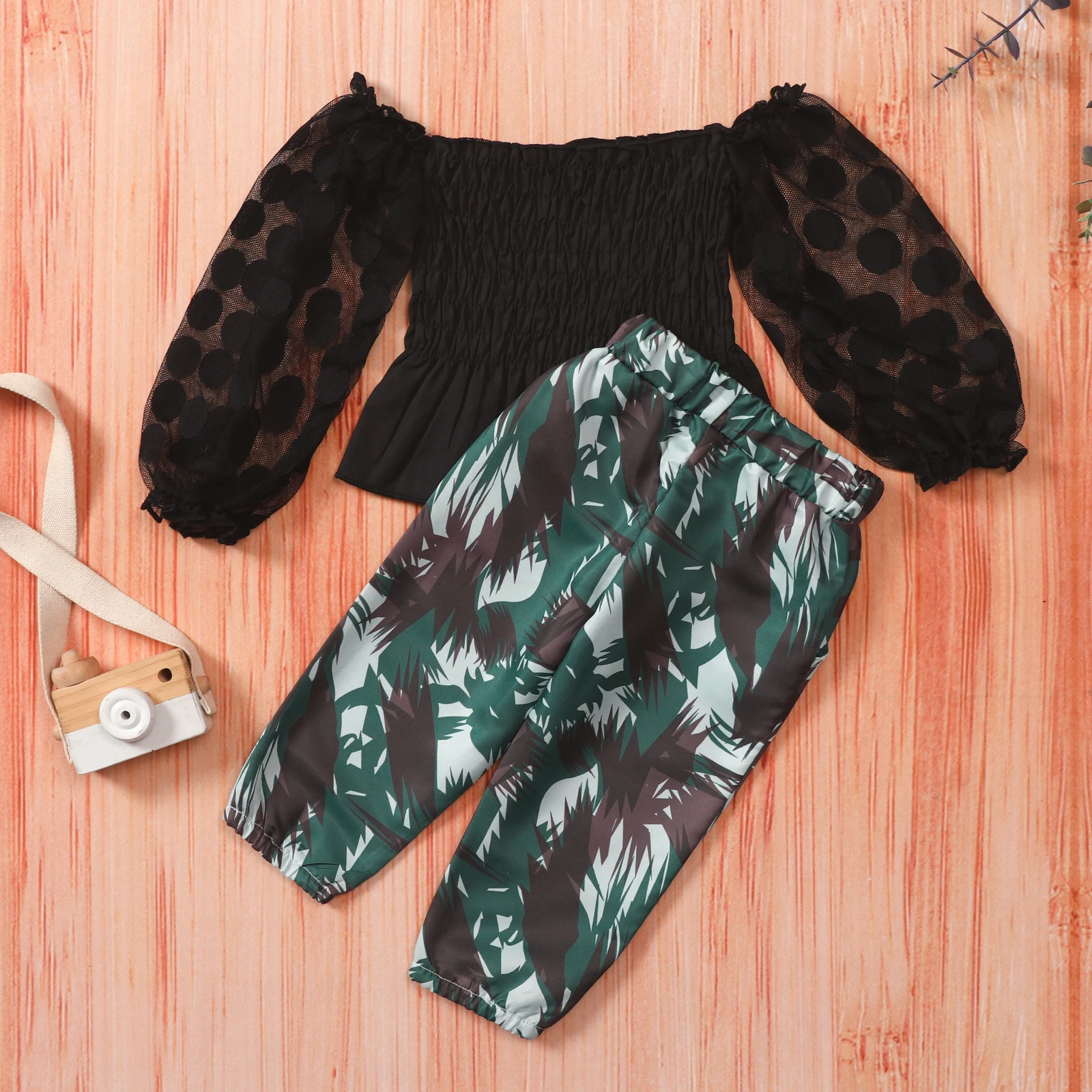 2Pcs Baby Girls Casual Spring Autumn Outfits Long Puff Sleeve Lace Off Shoulder Shirt Tops + Camouflage Pants Children's Sets
2Pcs Baby Girls Casual Spring Autumn Outfits Long Puff Sleeve Lace Off Shoulder Shirt Tops + Camouflage Pants Children's Sets