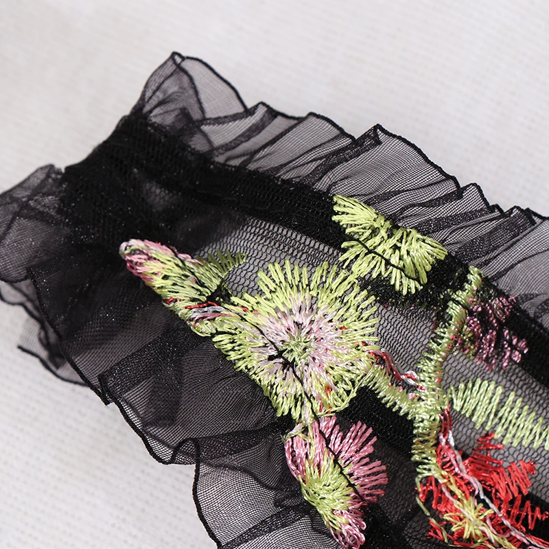 Women Bra Set Embroidered Lingerie Set Mesh Transparent Brassiere Three-Point Suit Sexy Lingerie Ruffles Beautiful Underwear 
Women Bra Set Embroidered Lingerie Set Mesh Transparent Brassiere Three-Point Suit Sexy Lingerie Ruffles Beautiful Underwear