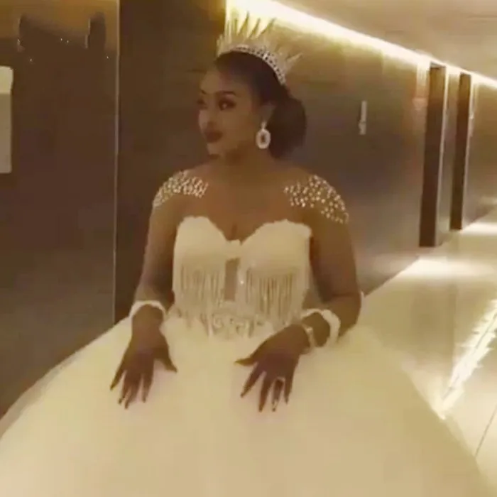 Luxury Illusion Tassel Crystal African Wedding Dress Sweetheart Long Sleeve Bridal Gown Appliques Floor Length Vestido De Noiva
Luxury Illusion Tassel Crystal African Wedding Dress Sweetheart Long Sleeve Bridal Gown Appliques Floor Length Vestido De Noiva