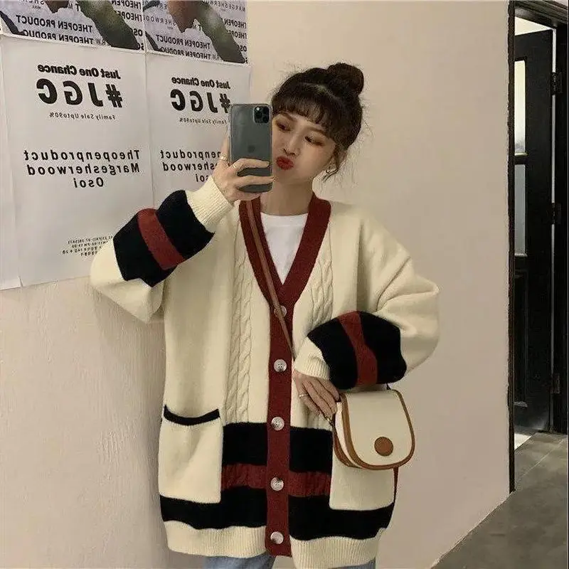 2021 new sweater women winter cardigan jacket female student long-sleeved sweaters loose stitching wild Fashion Thickened coat
2021 new sweater women winter cardigan jacket female student long-sleeved sweaters loose stitching wild Fashion Thickened coat