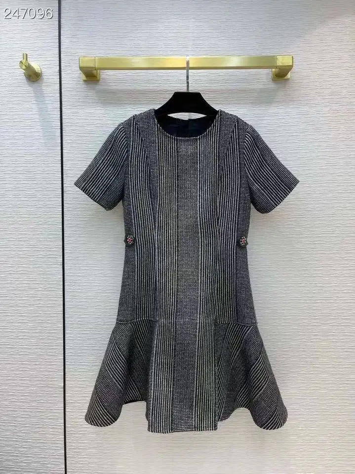 Fyion Vintage Mini Dress Women Short Sleeves Luxurious Striped Print Ladies Party Sexy Runway Tweed Dress
Fyion Vintage Mini Dress Women Short Sleeves Luxurious Striped Print Ladies Party Sexy Runway Tweed Dress