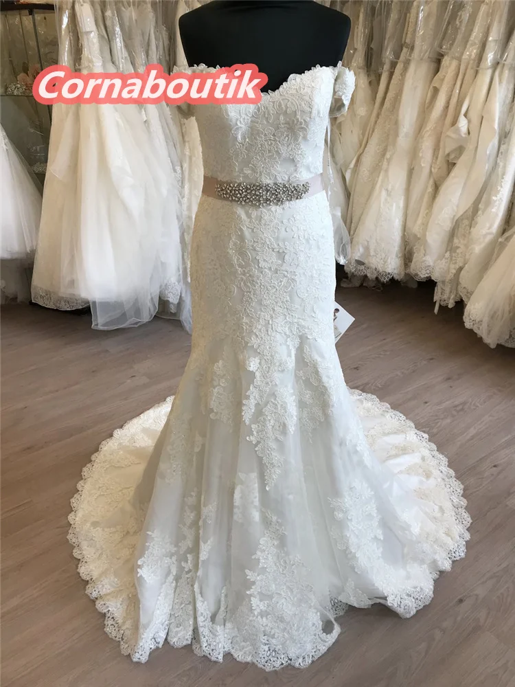 Lace Wedding Dress Fit and Flare Robe De Mariage Appliques Off the Shoulder Straps Bridal Gowns Plus Size Vestidos Lace Up
Lace Wedding Dress Fit and Flare Robe De Mariage Appliques Off the Shoulder Straps Bridal Gowns Plus Size Vestidos Lace Up