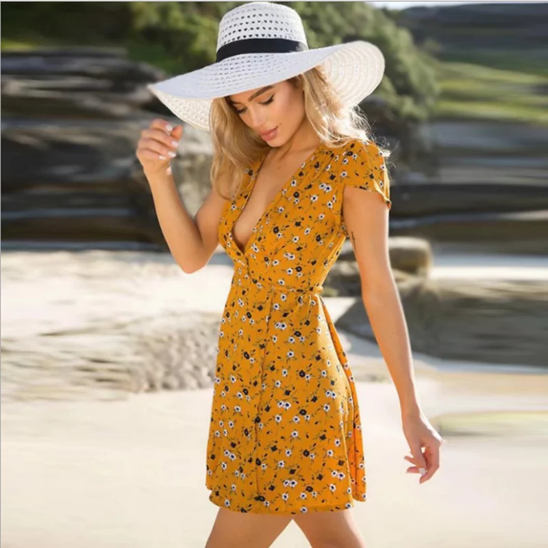 2020 new hot sale deep V-neck bandage Little Floral dress with waist closed and thin beach A-line skirt
2020 new hot sale deep V-neck bandage Little Floral dress with waist closed and thin beach A-line skirt