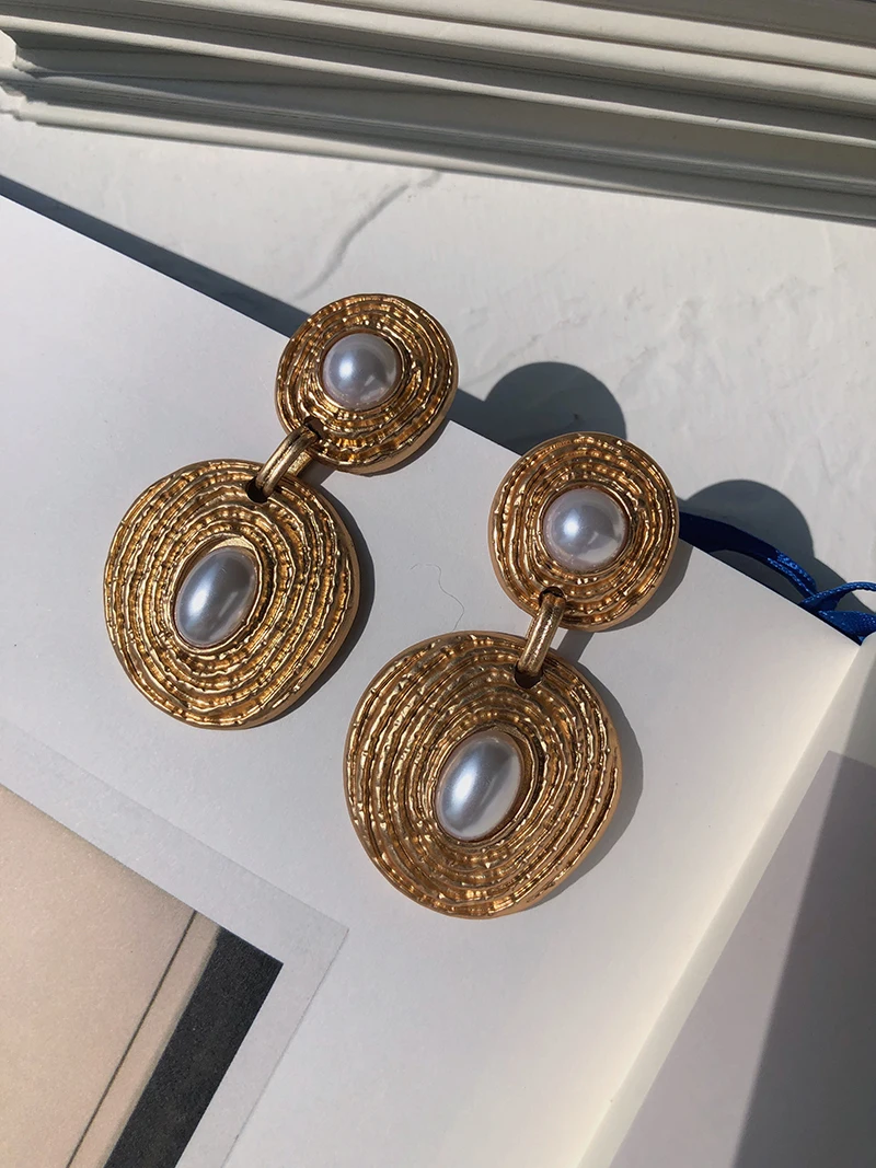European and American retro texture pearl earrings exaggerated long temperament stud earrings
European and American retro texture pearl earrings exaggerated long temperament stud earrings