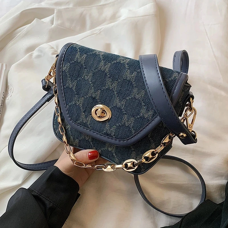 Retro Letter Crossbody Messenger Bag for Women 2021 Summer Luxury Designer Fashion Flap Trendy Chain Shoulder Purses Handbags
Retro Letter Crossbody Messenger Bag for Women 2021 Summer Luxury Designer Fashion Flap Trendy Chain Shoulder Purses Handbags