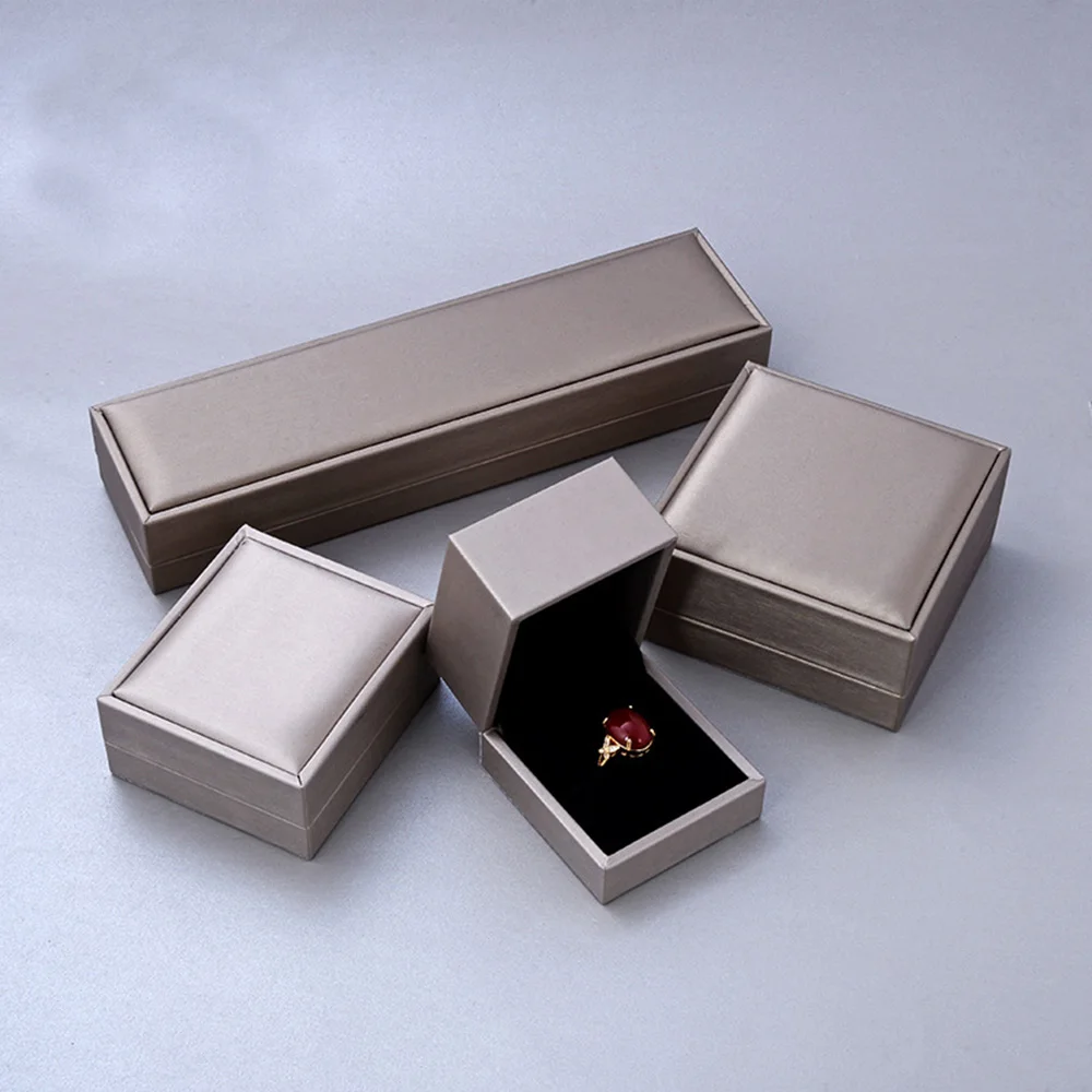 Champagne Gold High Grade Pu Leather Jewelry Box Wedding Ring Box Bracelet Necklace Jewelry Packaging Box Jewelry Organizer
Champagne Gold High Grade Pu Leather Jewelry Box Wedding Ring Box Bracelet Necklace Jewelry Packaging Box Jewelry Organizer