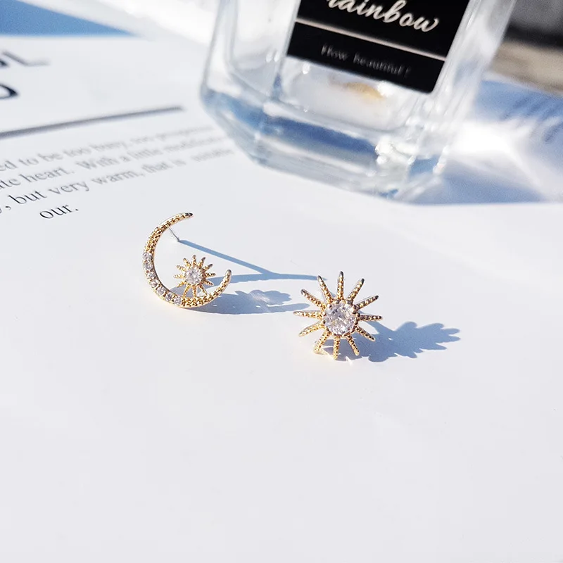 Luxury Female Moon Star Crystal Earrings Charm Gold Color Stud Earrings Cute White Zircon Asymmetry Wedding Earrings For Women
Luxury Female Moon Star Crystal Earrings Charm Gold Color Stud Earrings Cute White Zircon Asymmetry Wedding Earrings For Women