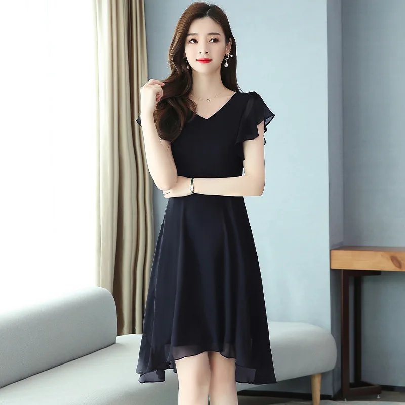 Real-life black dress Summer new female Hepburn style irregular thin noble chiffon has a feminine skirt
Real-life black dress Summer new female Hepburn style irregular thin noble chiffon has a feminine skirt