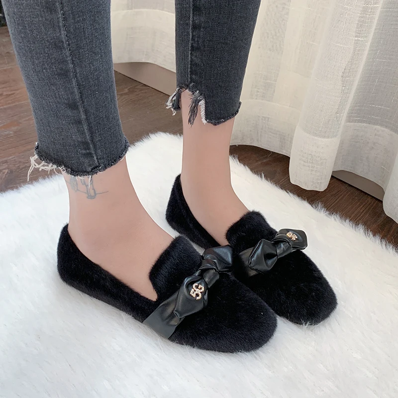 2020 essential Flock flat shoes women solid color square head casual wild bow design lightweight breathable non-slip W38-70 
2020 essential Flock flat shoes women solid color square head casual wild bow design lightweight breathable non-slip W38-70