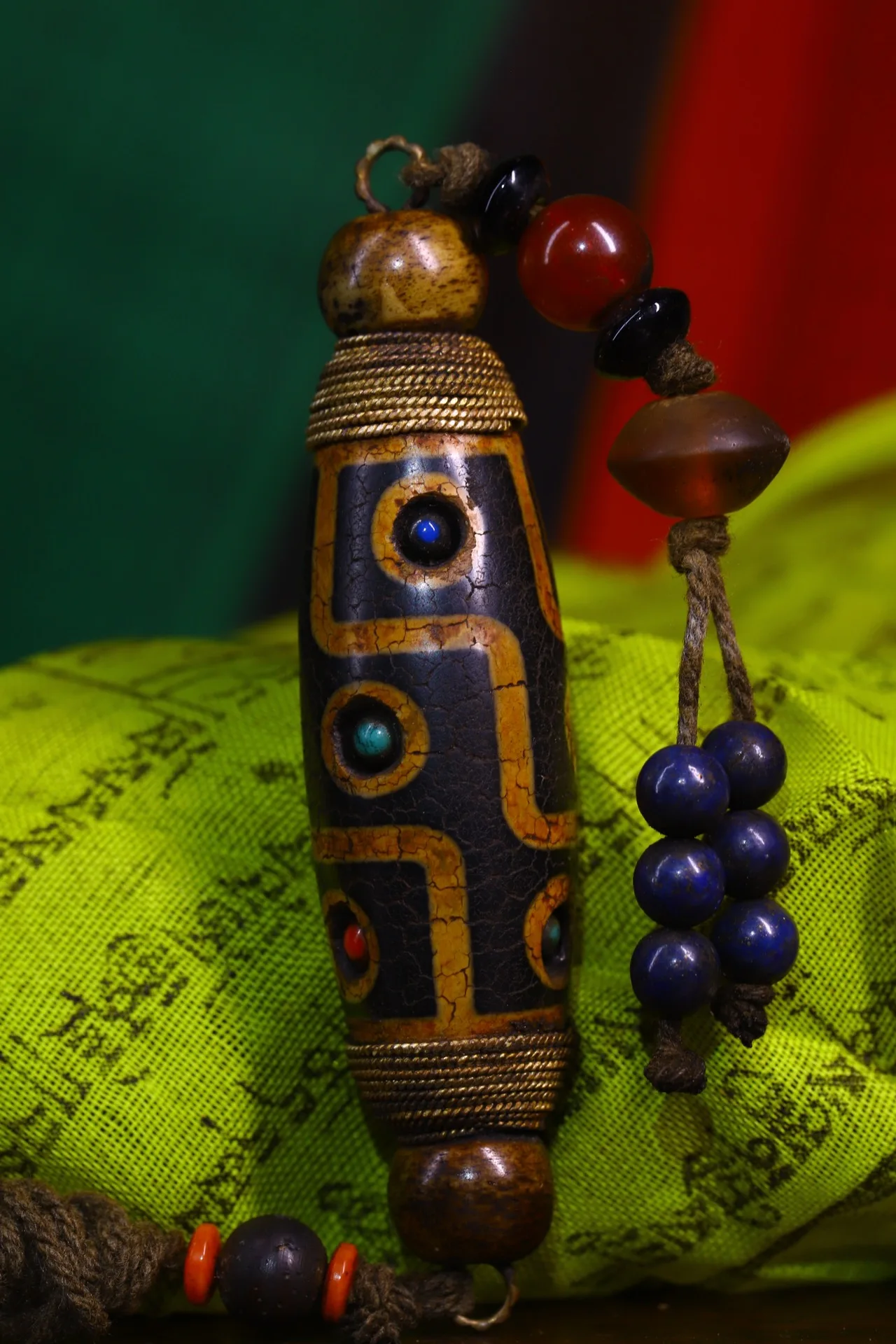 4"Tibet Temple Collection Old Natural agate Filigree mosaic Gem Dzi Bead Pendant amulet necklace Town House Exorcism
4"Tibet Temple Collection Old Natural agate Filigree mosaic Gem Dzi Bead Pendant amulet necklace Town House Exorcism