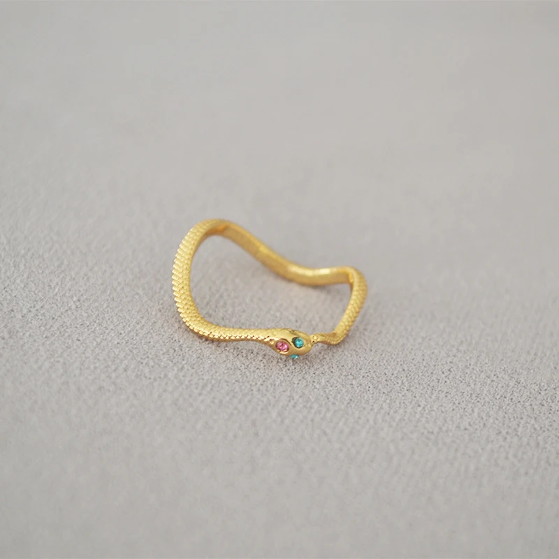 Amaiyllis 18K Gold Fashion Simple Wave Curved Snake Ring Micro Pave Czech Color Crystal Index Finger Ring For Female Jewelry
Amaiyllis 18K Gold Fashion Simple Wave Curved Snake Ring Micro Pave Czech Color Crystal Index Finger Ring For Female Jewelry