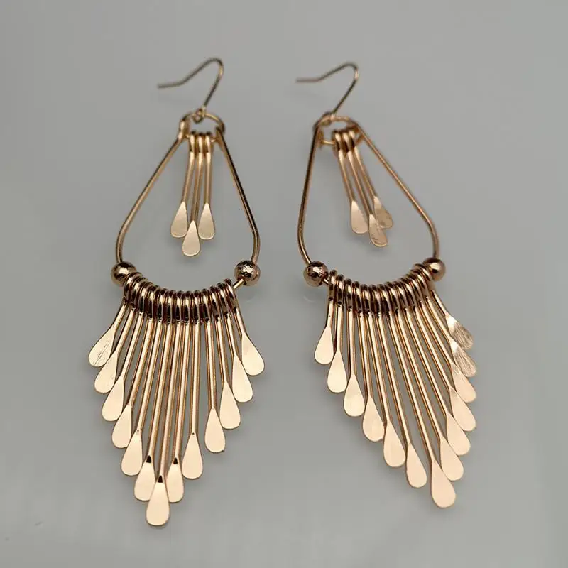 Elegant and Charming Temperament Tassel Pendant Earrings Personality Fashion Shiny Golden Teardrop Ladies Earrings Jewelry
Elegant and Charming Temperament Tassel Pendant Earrings Personality Fashion Shiny Golden Teardrop Ladies Earrings Jewelry