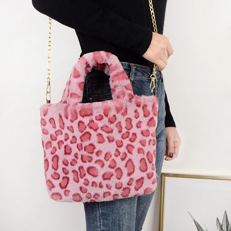 Winter New Fashion Shoulder Bag Female Leopard Female Bag Chain Large Plush Winter Handbag Messenger Bag Soft Warm Fur Bag
Winter New Fashion Shoulder Bag Female Leopard Female Bag Chain Large Plush Winter Handbag Messenger Bag Soft Warm Fur Bag