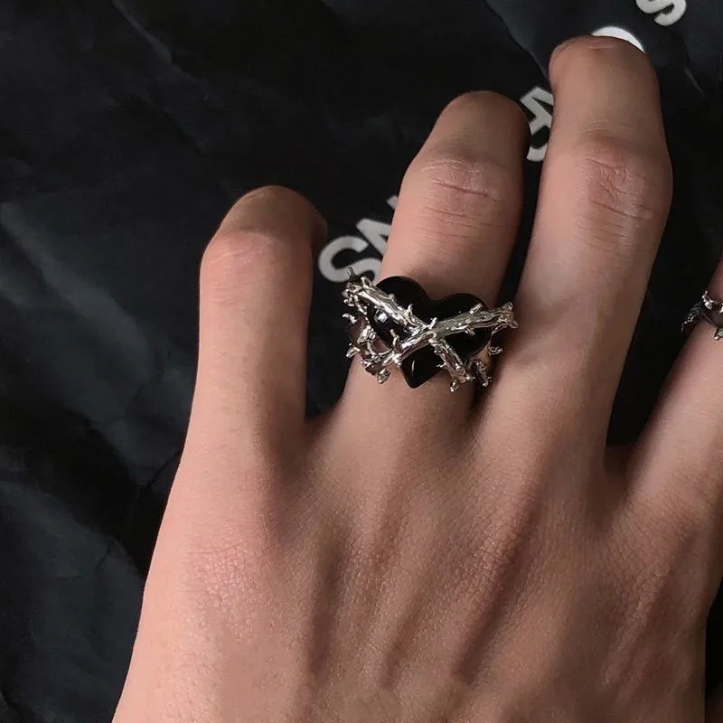 2021 Vintage Harajuku Brambles Heart Adjustable Metal Punk Open Rings Hip Hop Gothic Geometric Couple Rings for Women Men Unisex
2021 Vintage Harajuku Brambles Heart Adjustable Metal Punk Open Rings Hip Hop Gothic Geometric Couple Rings for Women Men Unisex