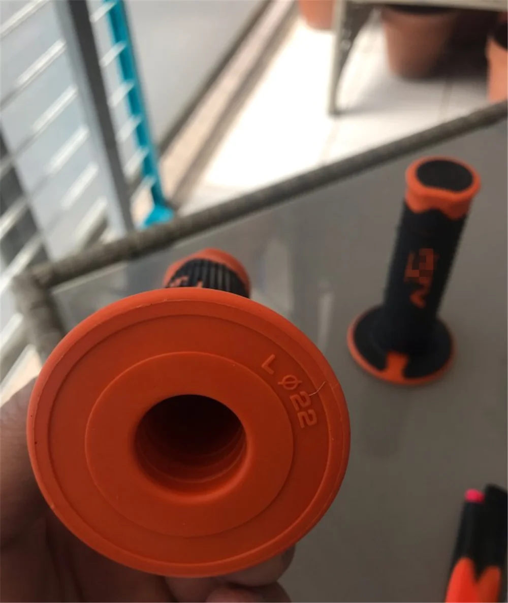 7/8 "22 24mm motorcycle rubber grip Accessories for KTM DUKE 2004- 2017 2018 2019 2020 XCF XCW SX SXF XC 
7/8 "22 24mm motorcycle rubber grip Accessories for KTM DUKE 2004- 2017 2018 2019 2020 XCF XCW SX SXF XC