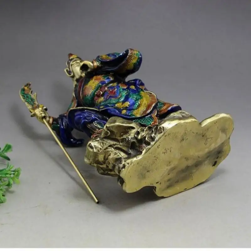 Antique bronze China statue of Guan Gong ornaments copper enamel color process brass ornaments lucky
Antique bronze China statue of Guan Gong ornaments copper enamel color process brass ornaments lucky
