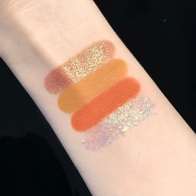 Glitter Eyeshadow Pallete makeup brushes 4 Color Shimmer Pigmented Eye Shadow Palette Make up Palette maquillage facial 
Glitter Eyeshadow Pallete makeup brushes 4 Color Shimmer Pigmented Eye Shadow Palette Make up Palette maquillage facial