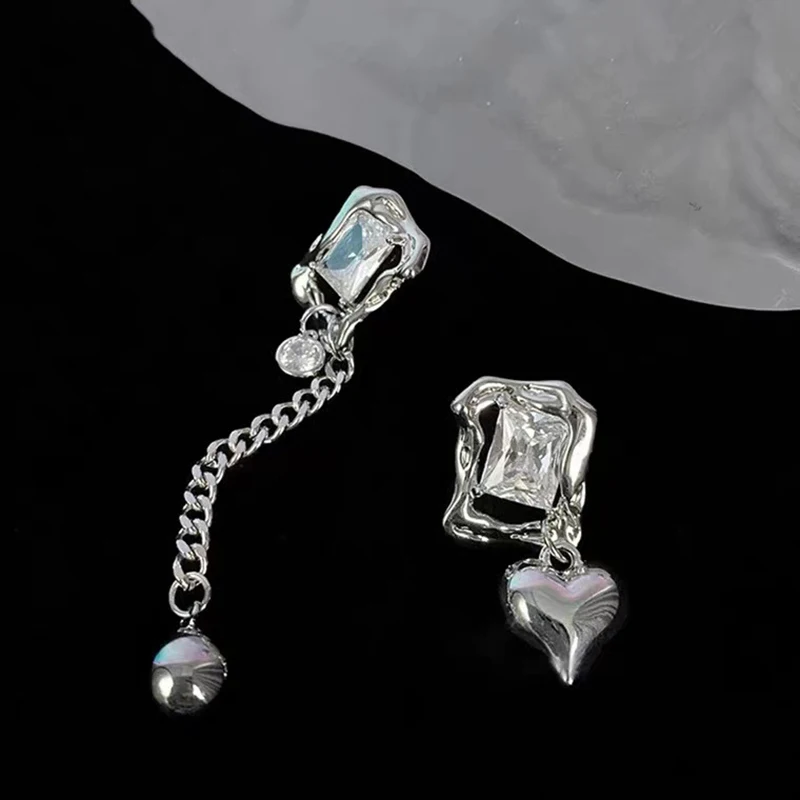 New Design Silver Asymmetric Heart Tassel Stud Earrings for Women Punk Style Geometric Zircon Ear Studs Streetwear Jewelry Hot
New Design Silver Asymmetric Heart Tassel Stud Earrings for Women Punk Style Geometric Zircon Ear Studs Streetwear Jewelry Hot
