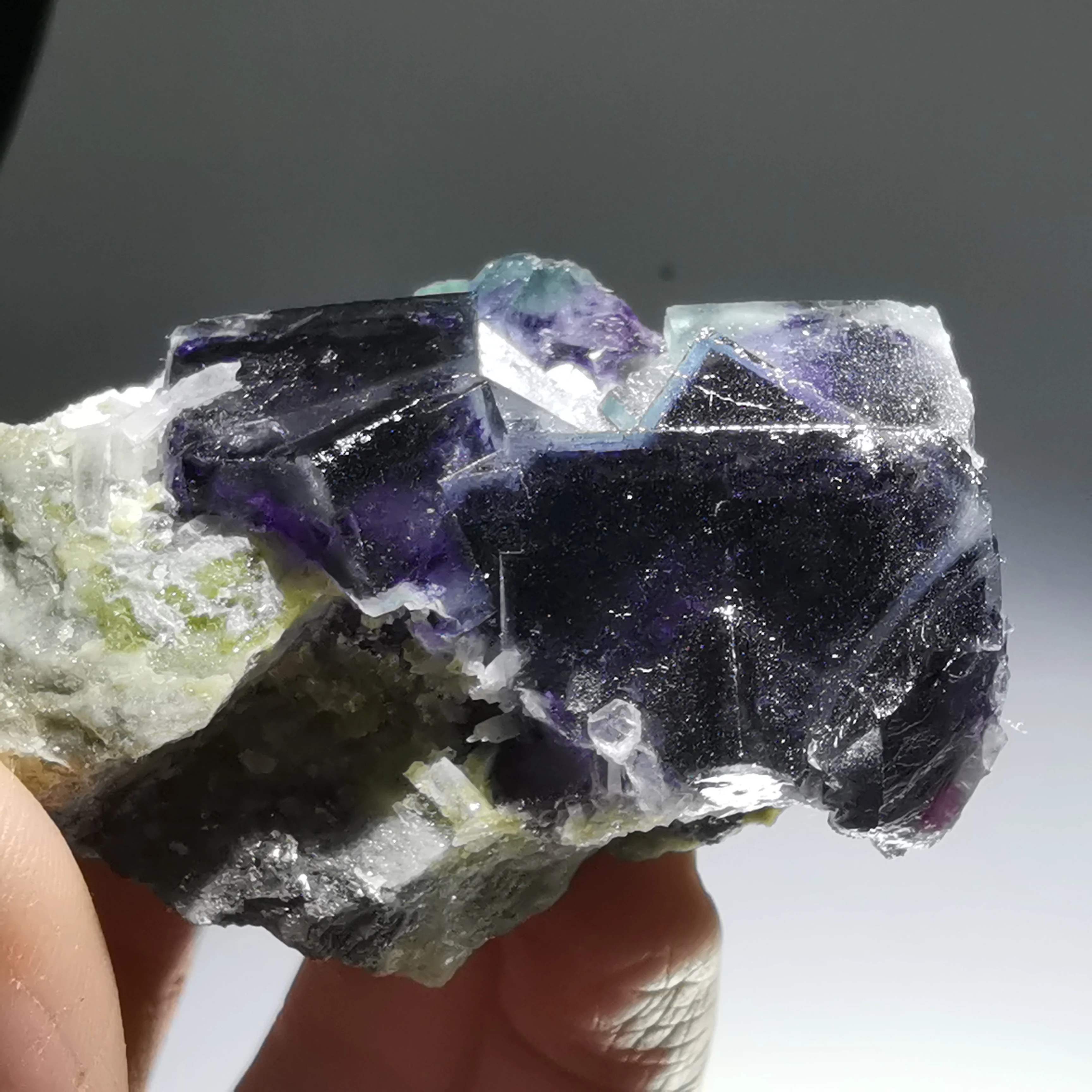 106.5gCollection of teaching specimens of natural purple fluorite mica crystal mineral stone for home decoration restoration
106.5gCollection of teaching specimens of natural purple fluorite mica crystal mineral stone for home decoration restoration