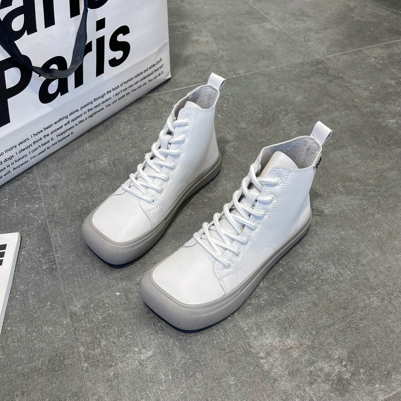 Women Genuine Leather Sneakers Spring High-top Casual Shoes Autumn First Layer Cowhide Ladies High Top Vulcanized Shoes
Women Genuine Leather Sneakers Spring High-top Casual Shoes Autumn First Layer Cowhide Ladies High Top Vulcanized Shoes