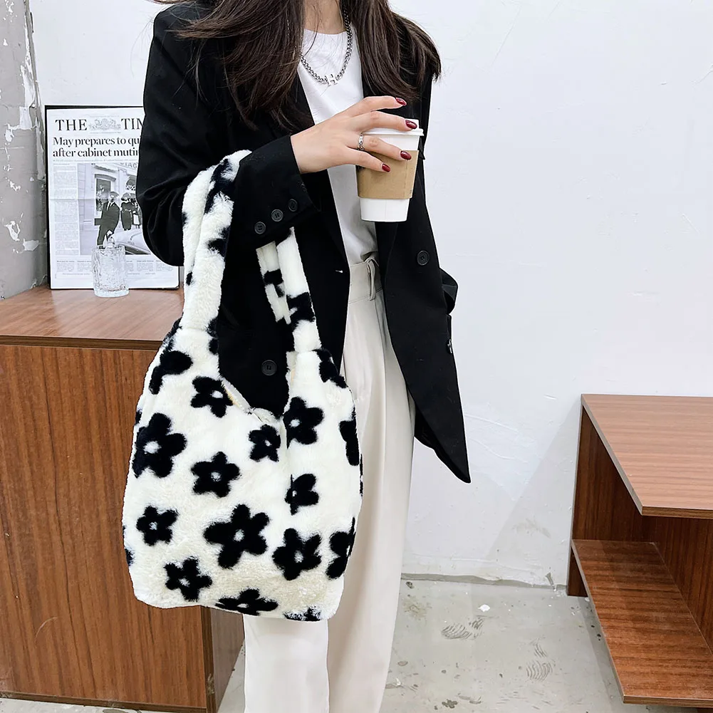 Модная сумка на плечо с цветочным принтом и животным, женские зимние плюшевые сумки-тоуты, женская сумка, роскошная дизайнерская сумка для с...
Модная сумка на плечо с цветочным принтом и животным, женские зимние плюшевые сумки-тоуты, женская сумка, роскошная дизайнерская сумка для с...