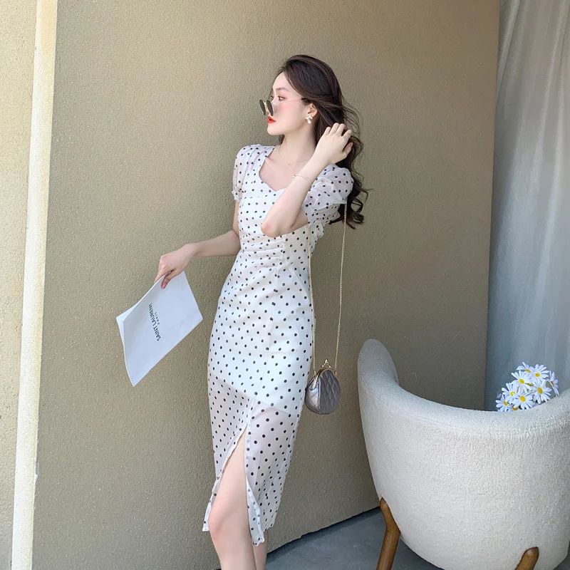 Summer New White Wave Point Dress French Square Neck Puff Sleeve High Waist Pleated Slim knee Elegant Dress Women
Summer New White Wave Point Dress French Square Neck Puff Sleeve High Waist Pleated Slim knee Elegant Dress Women