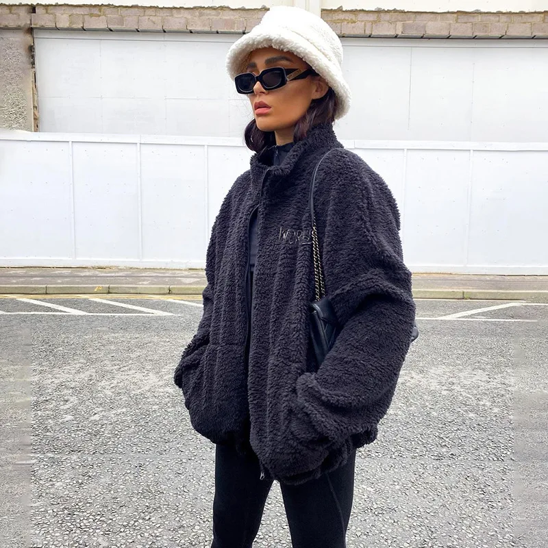 Women's Ins Embroidered Cashmere Long Sleeve Coat with Autumn and Winter Letters Embroidered Loose Coat
Women's Ins Embroidered Cashmere Long Sleeve Coat with Autumn and Winter Letters Embroidered Loose Coat