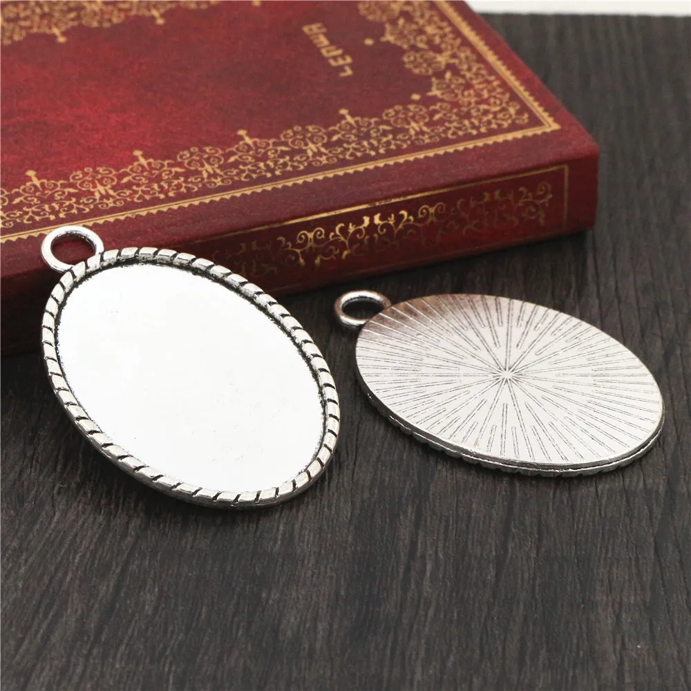 New Fashion 5pcs 30x40mm Inner Size Antique Silver Plated And Bronze Black Simple Lines Style Base Setting Pendant Tray
New Fashion 5pcs 30x40mm Inner Size Antique Silver Plated And Bronze Black Simple Lines Style Base Setting Pendant Tray