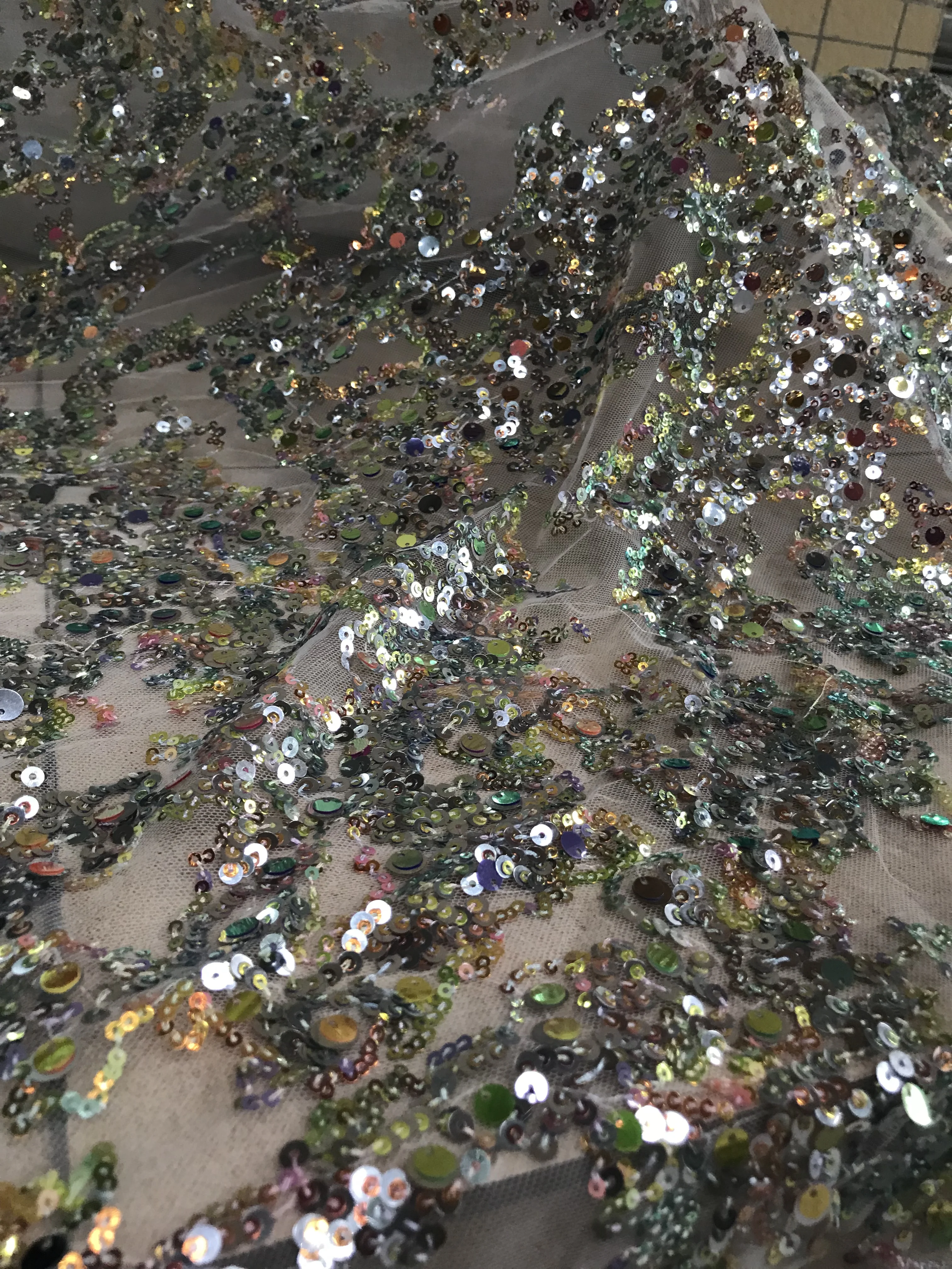 Свадебное платье, кружевная ткань, африканская кружевная ткань, 5 ярдов, L-59689, пайетки, нигерийская кружевная ткань
Свадебное платье, кружевная ткань, африканская кружевная ткань, 5 ярдов, L-59689, пайетки, нигерийская кружевная ткань