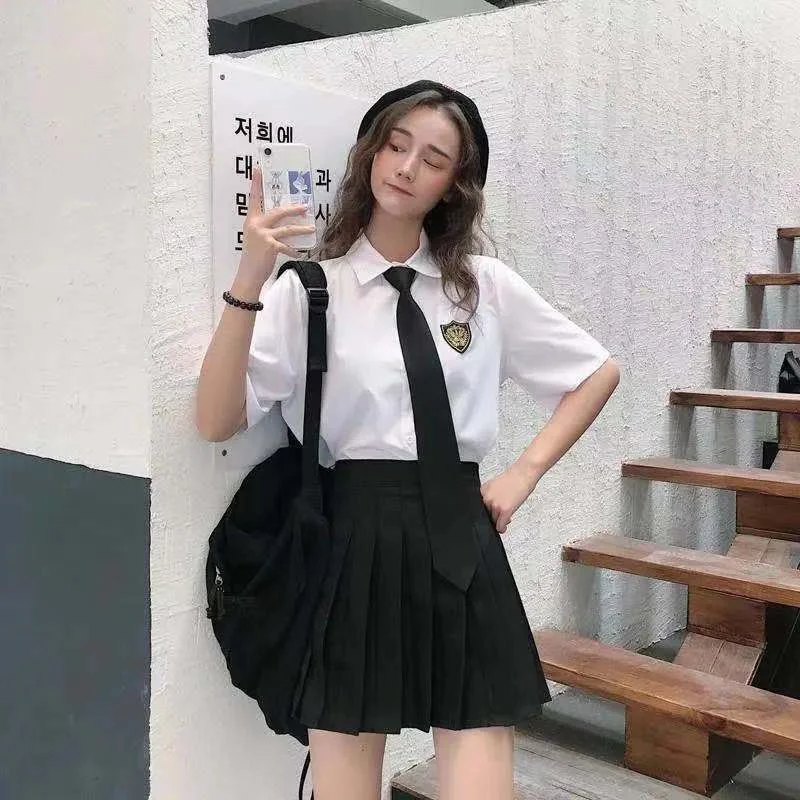 2021 summer new casual three-piece pleated skirt suit female loose shirt tie Korean uniform
2021 summer new casual three-piece pleated skirt suit female loose shirt tie Korean uniform