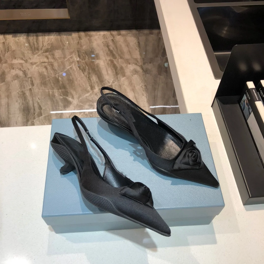 High-heeled sandals for women Spring/Summer 2021 New style of kitten heels with thin heels with pointed toes soft
High-heeled sandals for women Spring/Summer 2021 New style of kitten heels with thin heels with pointed toes soft