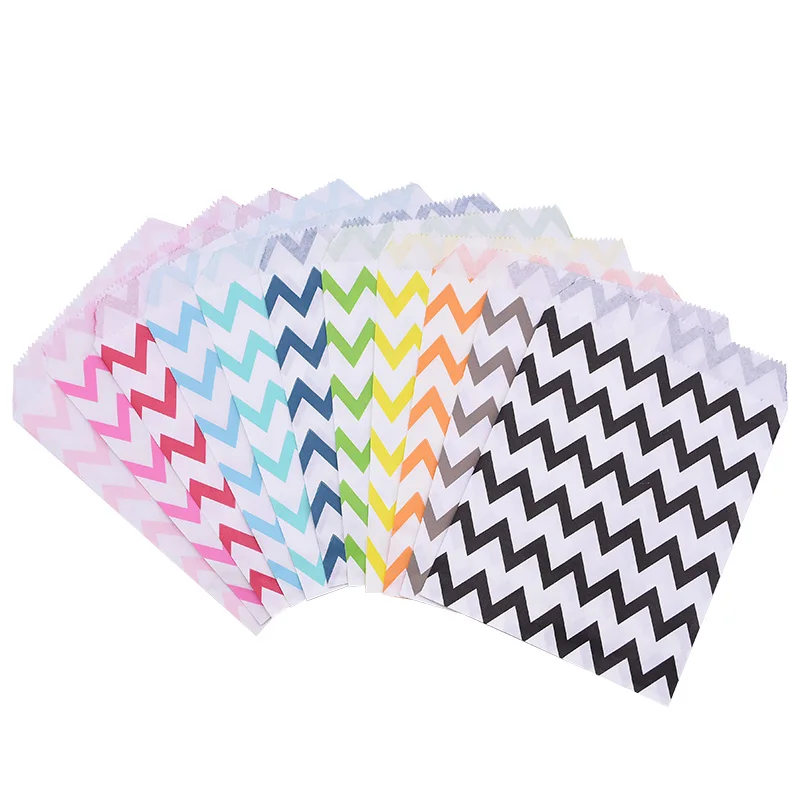 25pcs Paper Bags Treat bags Candy Bag Chevron Polka Dot Bags Christmas Wedding Birthday Party New Year Favors Supplies Gift Bags
25pcs Paper Bags Treat bags Candy Bag Chevron Polka Dot Bags Christmas Wedding Birthday Party New Year Favors Supplies Gift Bags